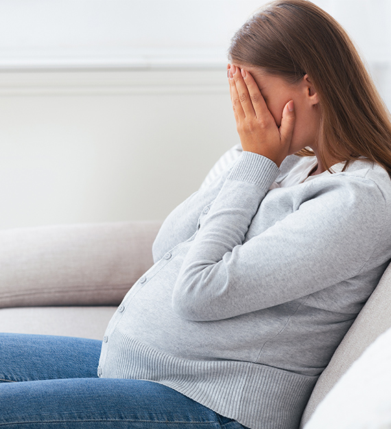Psicóloga perinatal de Clínica NUA en sesión con paciente en Alzira